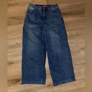 Baggy alternative women’s jeans